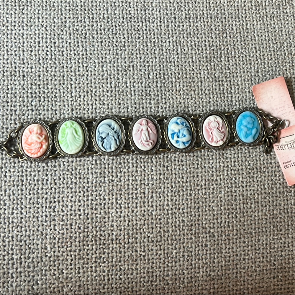 Elegant Cameo Bracelet with Multicolor Stones